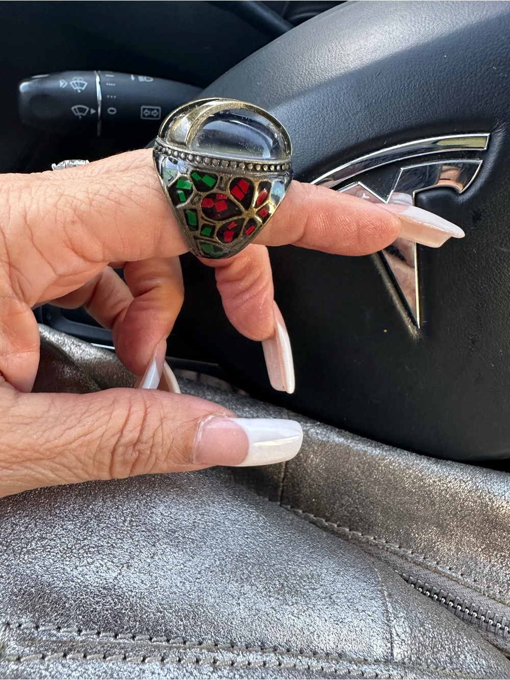 Beautiful ring - Picture 1 of 2